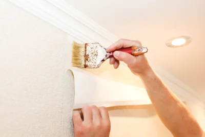 Pose de papier peint à Surrain — revêtements muraux et toiles de verre